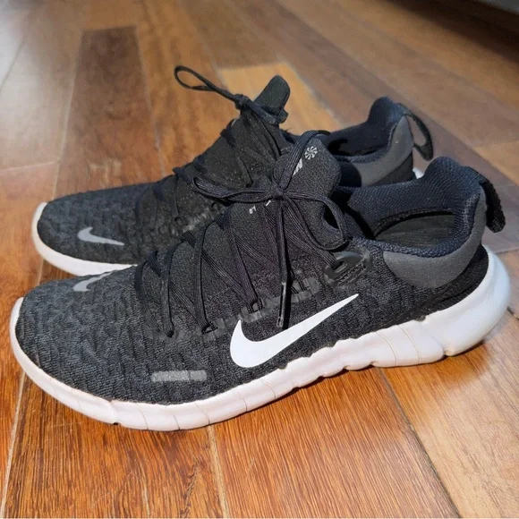 Women Nike Free Run 5.0 Next Nature Black White Athletic Sneaker sz7.5 CZ1891001 - Picture 4 of 16